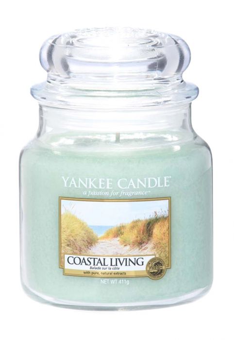 Ароматна свещ в среден буркан Yankee Candle Coastal Living 