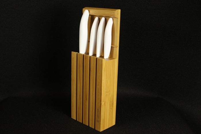 Комплект от 4 броя керамични ножове с бамбуков блок Kyocera