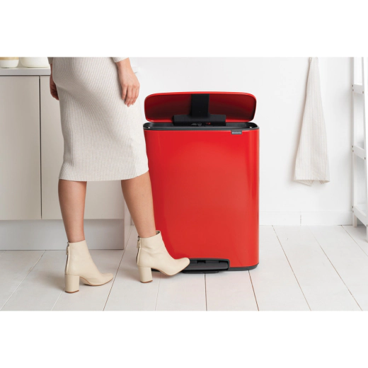 Кош за смет Brabantia Bo Pedal Passion Red, 60 л