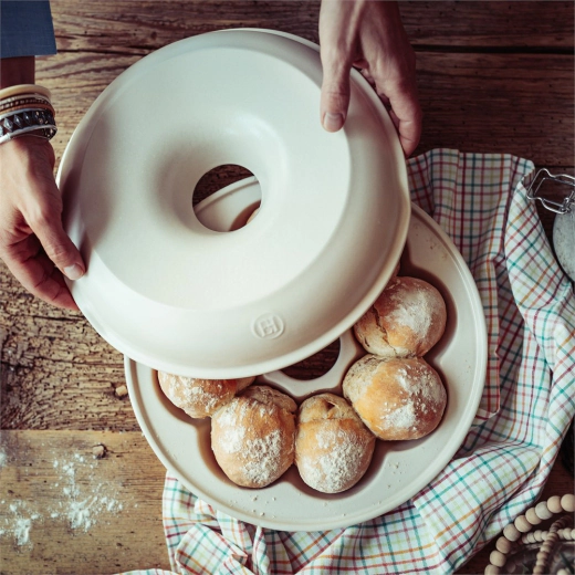 Керамична кръгла форма за печене на питки Emile Henry Crown Baker 30,5 см - цвят черен