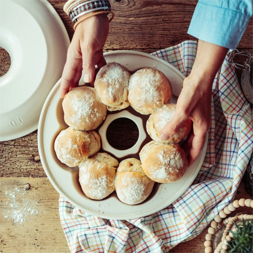 Керамична кръгла форма за печене на питки Emile Henry Crown Baker 30,5 см - цвят черен