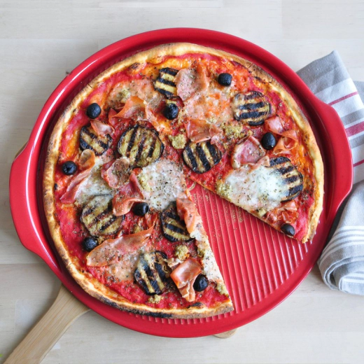Керамична плоча за пица Emile Henry Ridged Pizza Stone 40 см - цвят червен