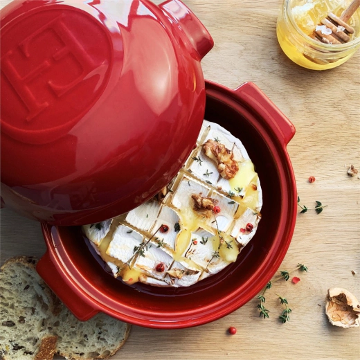 Керамична форма за печене с капак Emile Henry Cheese Baker 19,5 см - цвят червен