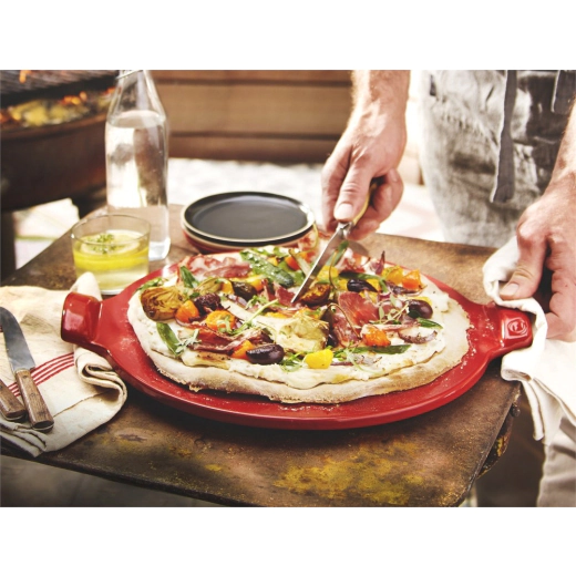 Керамична плоча за пица Emile Henry Smooth Pizza Stone 36,5 см - цвят червен